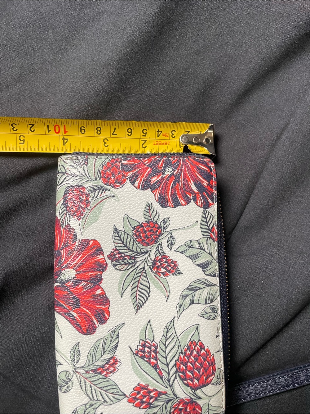 Tory Burch Cream Floral Leather Wristlet with Red Print - Picture 3 of 8